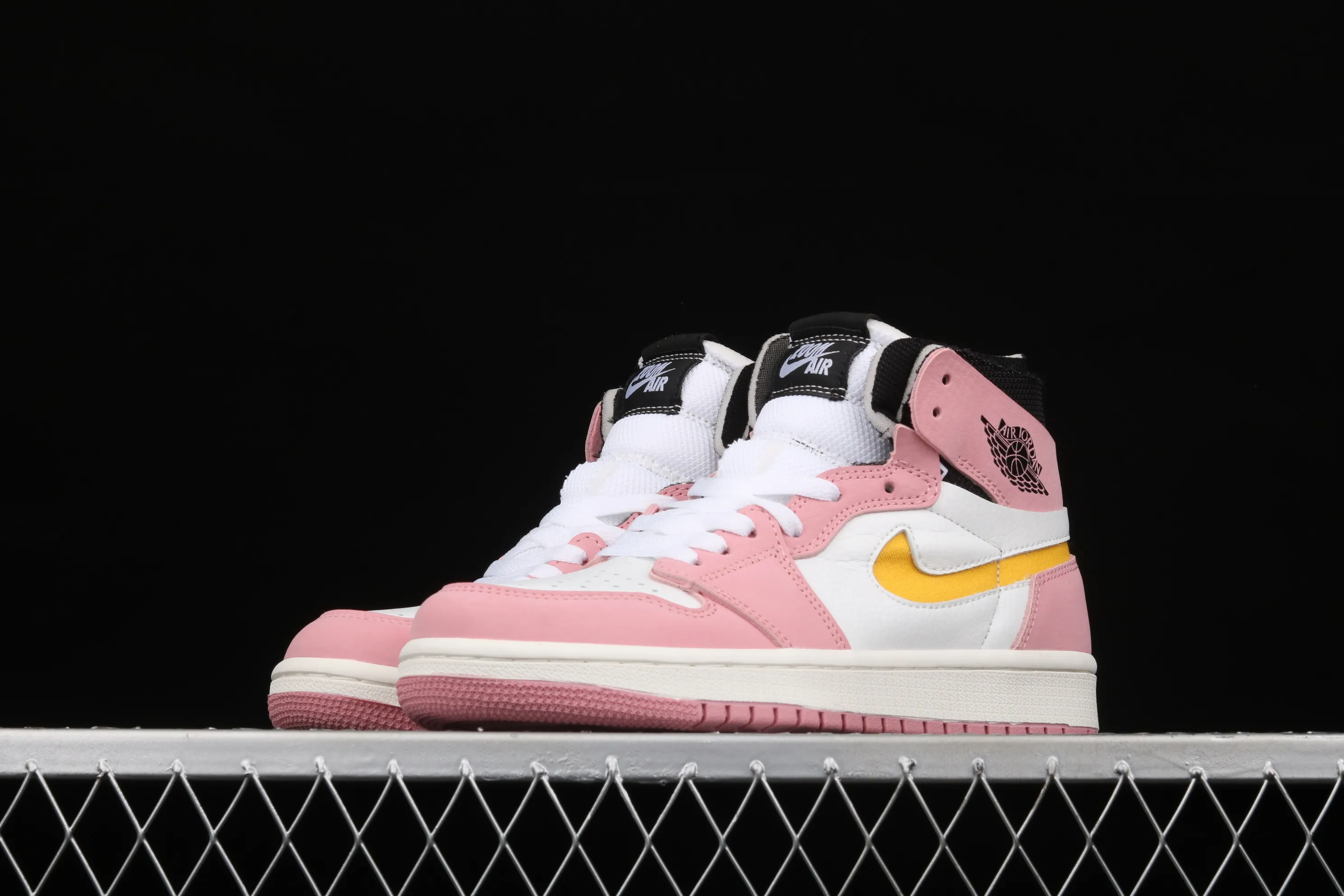 All categories Air Jordan Jordan series basketball shoes Air Jordan 1 High Z version Air Jordan 1 Zoom CMFT AJ1 Joe 1 pink glaze CT0979-601